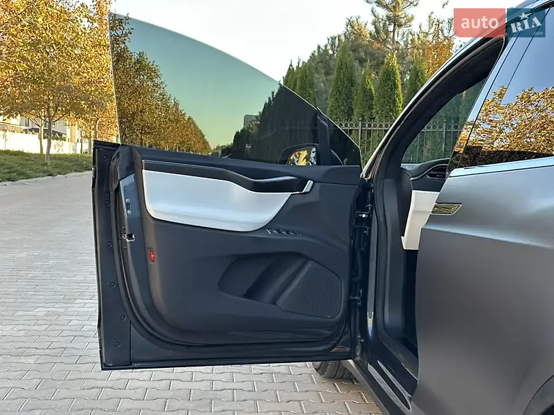 Tesla Model X 2016 VIN 5YJXCBE40GF021102 фото оголошення 65 з 107