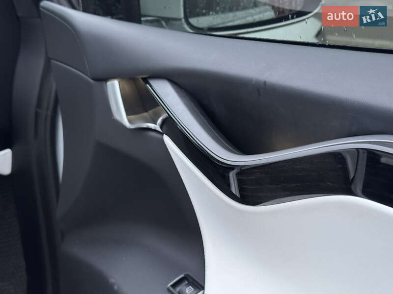 Внедорожник / Кроссовер Tesla Model X 2018 в Киеве