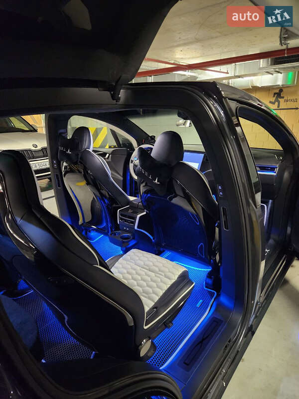 Внедорожник / Кроссовер Tesla Model X 2020 в Киеве