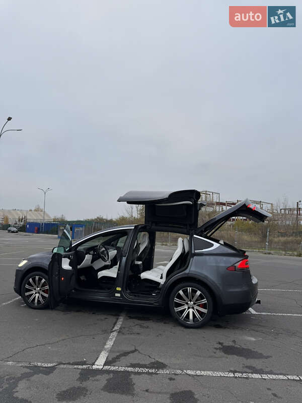 Внедорожник / Кроссовер Tesla Model X 2016 в Киеве фото 2 Внедорожник / Кроссовер Tesla Model X 2016 в Киеве