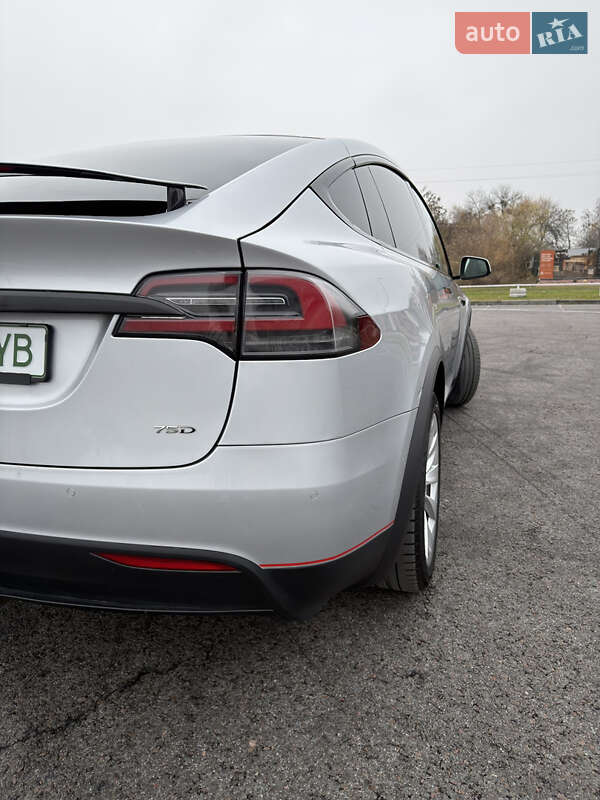 Позашляховик / Кросовер Tesla Model X 2017 в Львові