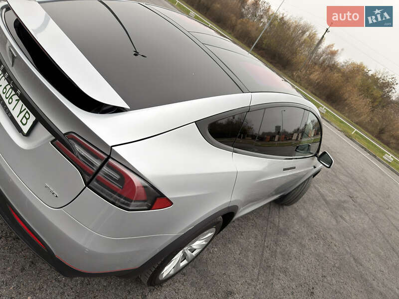 Позашляховик / Кросовер Tesla Model X 2017 в Львові