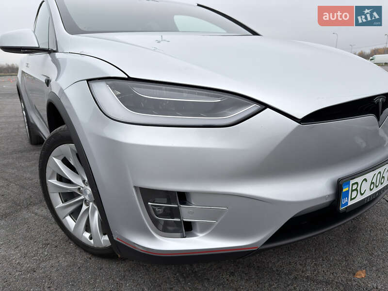 Позашляховик / Кросовер Tesla Model X 2017 в Львові