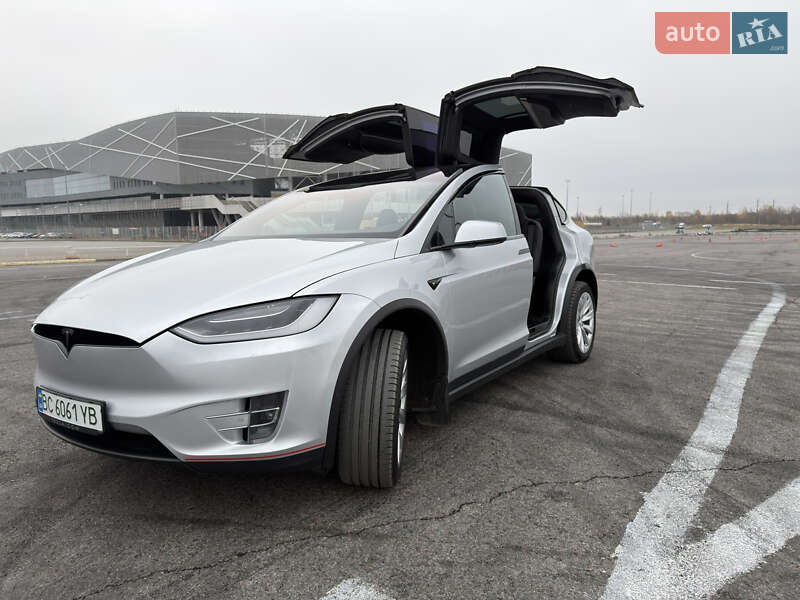 Позашляховик / Кросовер Tesla Model X 2017 в Львові