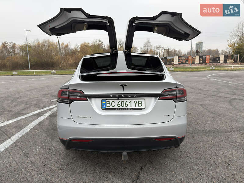Позашляховик / Кросовер Tesla Model X 2017 в Львові