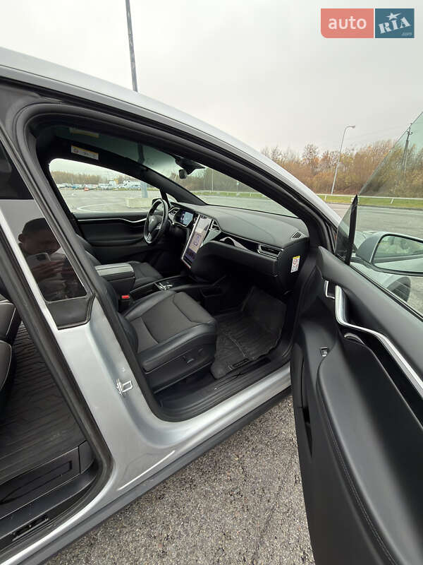 Позашляховик / Кросовер Tesla Model X 2017 в Львові