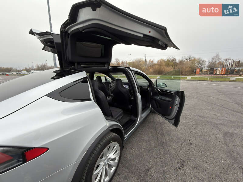 Позашляховик / Кросовер Tesla Model X 2017 в Львові