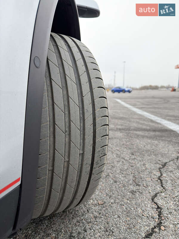 Позашляховик / Кросовер Tesla Model X 2017 в Львові