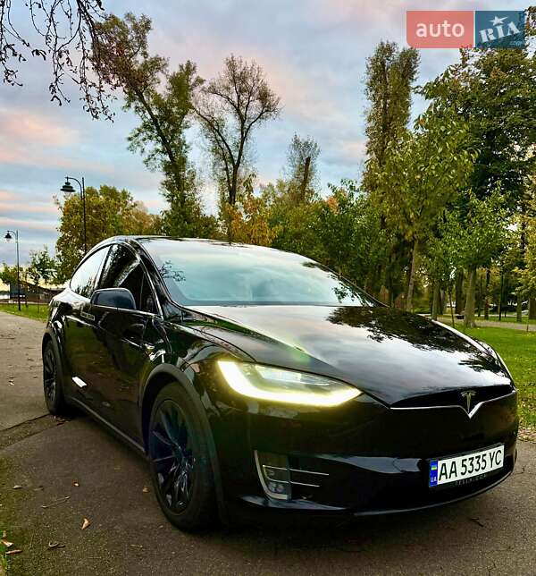 Tesla Model X 2019
