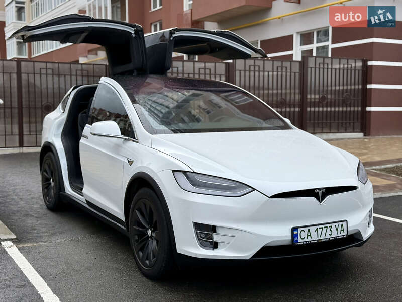 Позашляховик / Кросовер Tesla Model X 2019 в Умані
