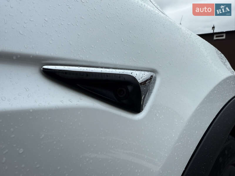 Позашляховик / Кросовер Tesla Model X 2019 в Умані