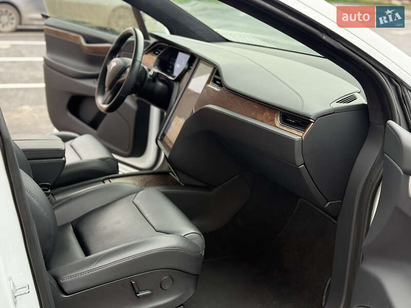 Позашляховик / Кросовер Tesla Model X 2019 в Умані