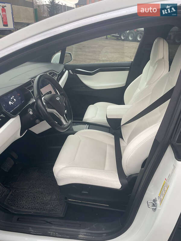 Внедорожник / Кроссовер Tesla Model X 2017 в Черновцах