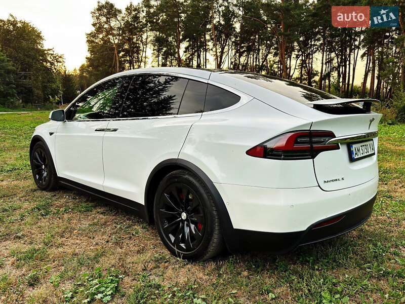 Внедорожник / Кроссовер Tesla Model X 2016 в Озерном