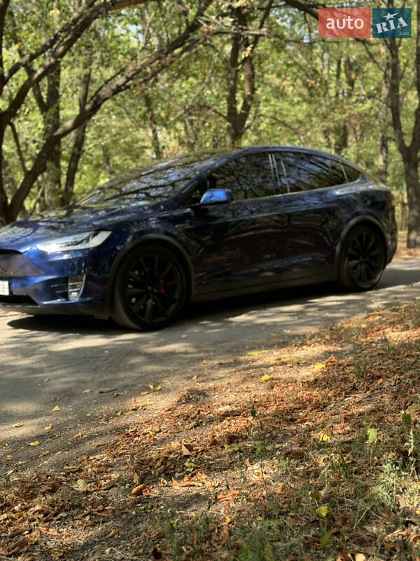 Позашляховик / Кросовер Tesla Model X 2016 в Дніпрі