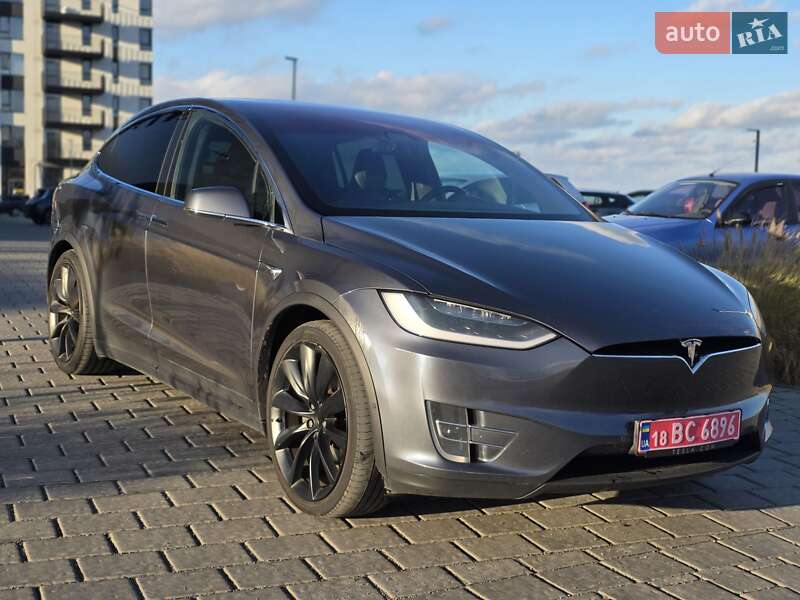 Позашляховик / Кросовер Tesla Model X 2018 в Рівному