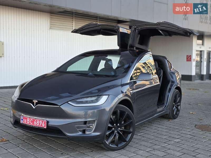 Позашляховик / Кросовер Tesla Model X 2018 в Рівному