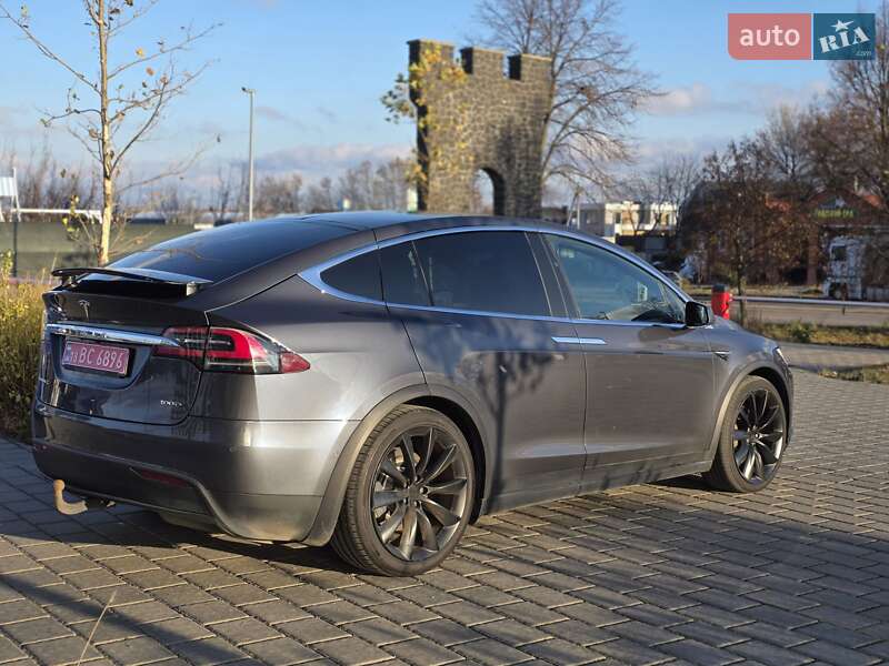 Позашляховик / Кросовер Tesla Model X 2018 в Рівному