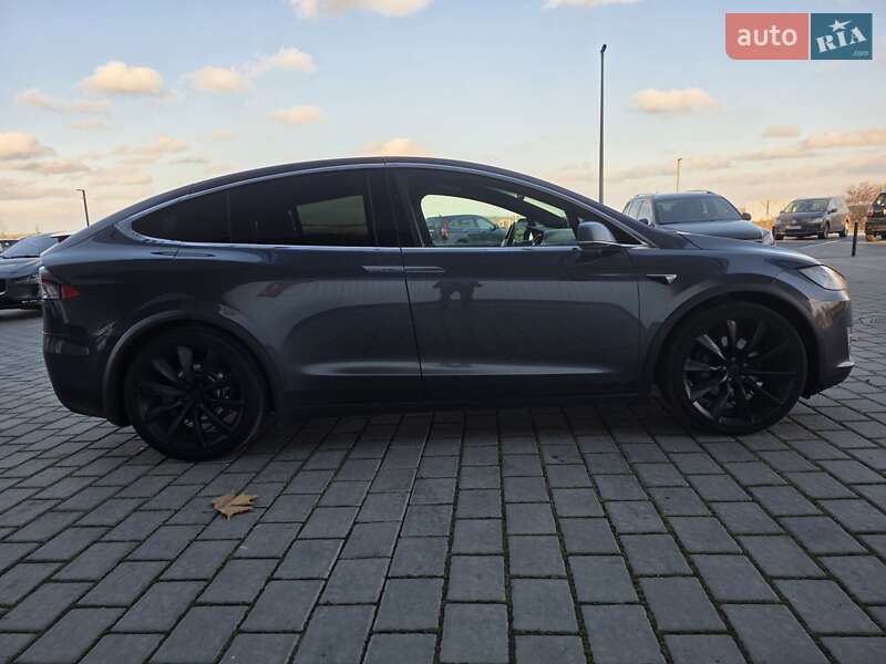 Позашляховик / Кросовер Tesla Model X 2018 в Рівному