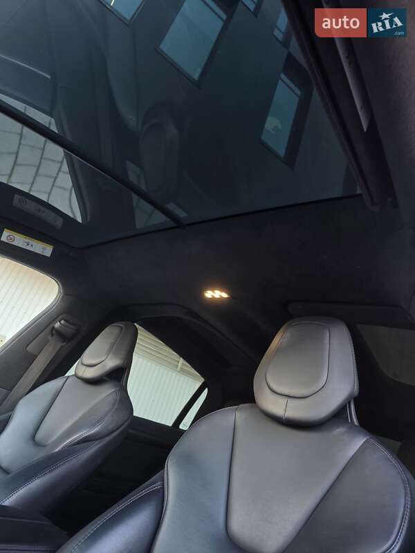 Позашляховик / Кросовер Tesla Model X 2018 в Рівному