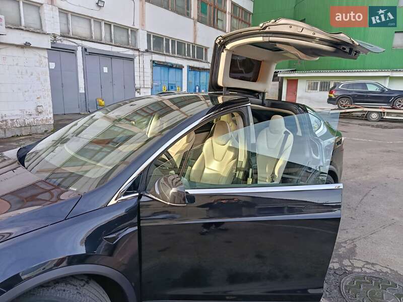 Позашляховик / Кросовер Tesla Model X 2017 в Києві