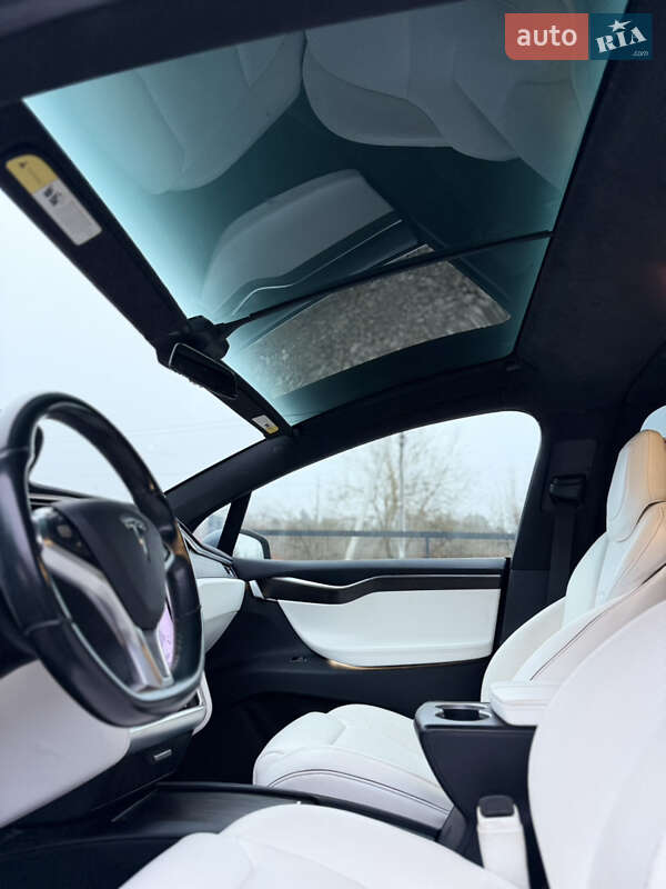 Позашляховик / Кросовер Tesla Model X 2016 в Львові фото 15 Позашляховик / Кросовер Tesla Model X 2016 в Львові