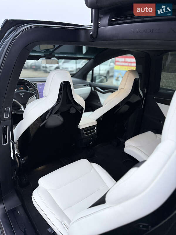 Позашляховик / Кросовер Tesla Model X 2016 в Львові фото 20 Позашляховик / Кросовер Tesla Model X 2016 в Львові