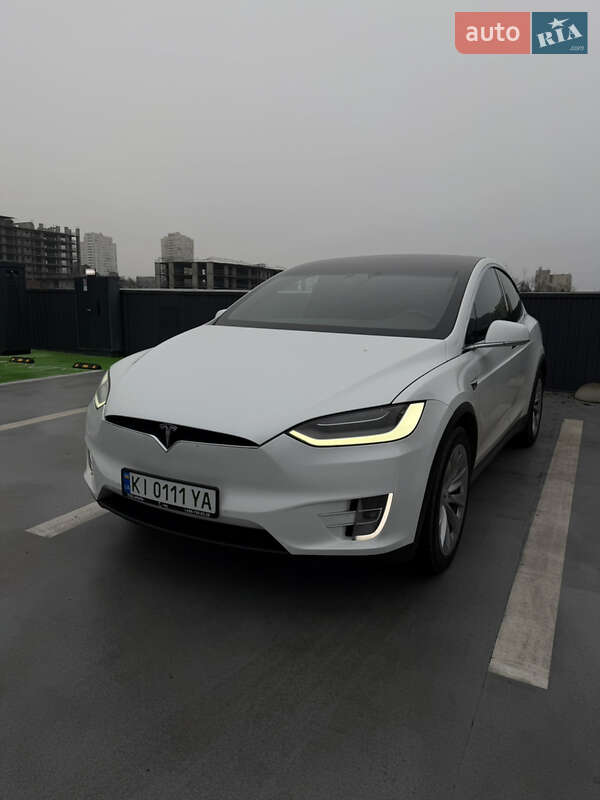 Tesla Model X 2020