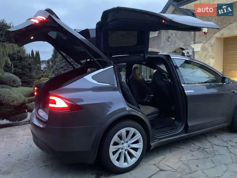 Внедорожник / Кроссовер Tesla Model X 2019 в Ровно