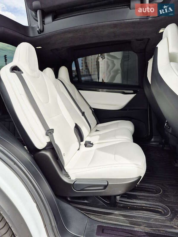 Внедорожник / Кроссовер Tesla Model X 2019 в Киеве