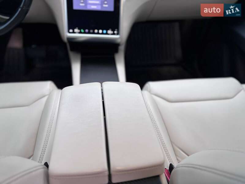 Внедорожник / Кроссовер Tesla Model X 2018 в Коломые