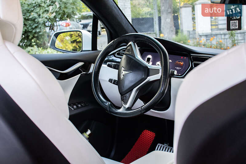 Внедорожник / Кроссовер Tesla Model X 2017 в Львове