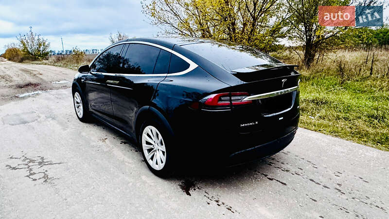 Внедорожник / Кроссовер Tesla Model X 2016 в Коростышеве