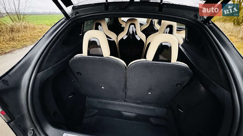 Внедорожник / Кроссовер Tesla Model X 2016 в Коростышеве