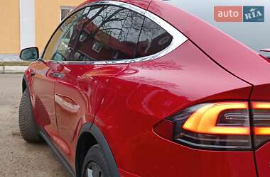 Позашляховик / Кросовер Tesla Model X 2017 в Стрию