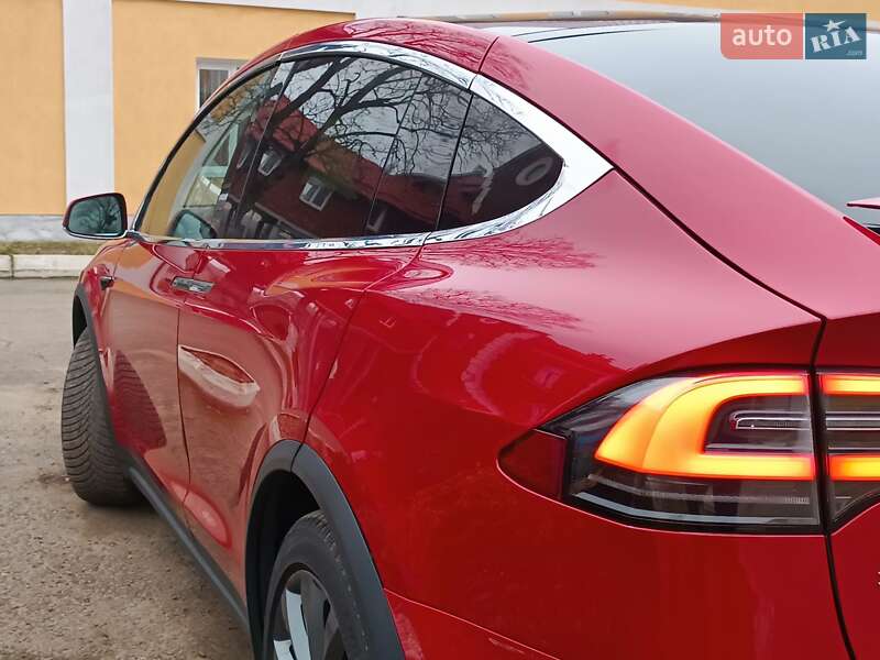 Внедорожник / Кроссовер Tesla Model X 2017 в Стрые