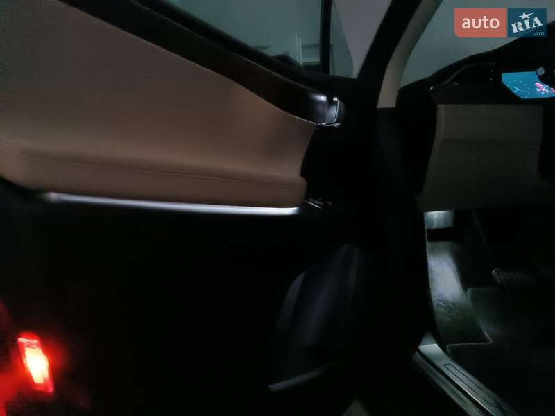 Внедорожник / Кроссовер Tesla Model X 2017 в Стрые