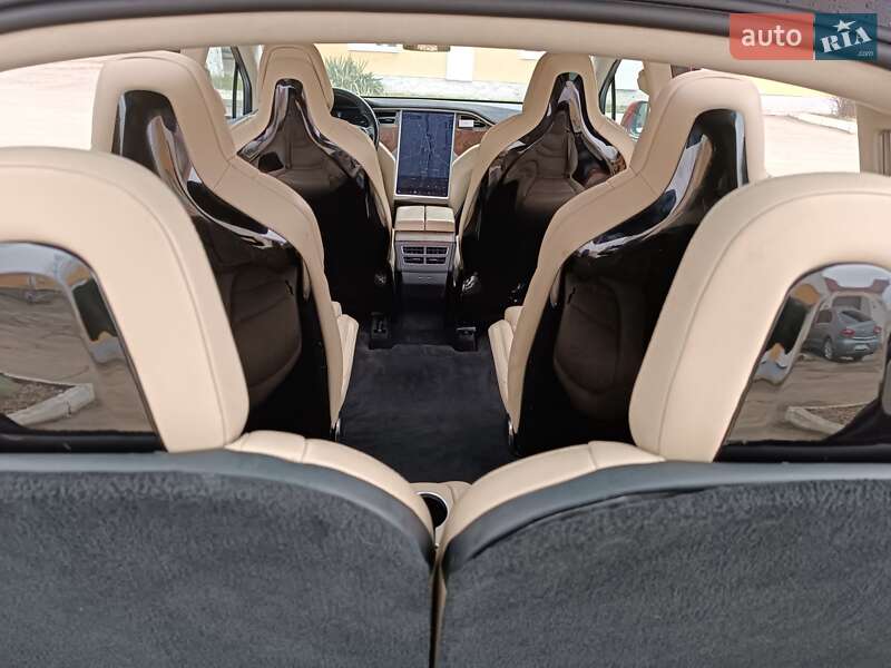 Внедорожник / Кроссовер Tesla Model X 2017 в Стрые