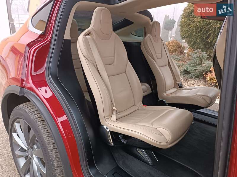 Внедорожник / Кроссовер Tesla Model X 2017 в Стрые