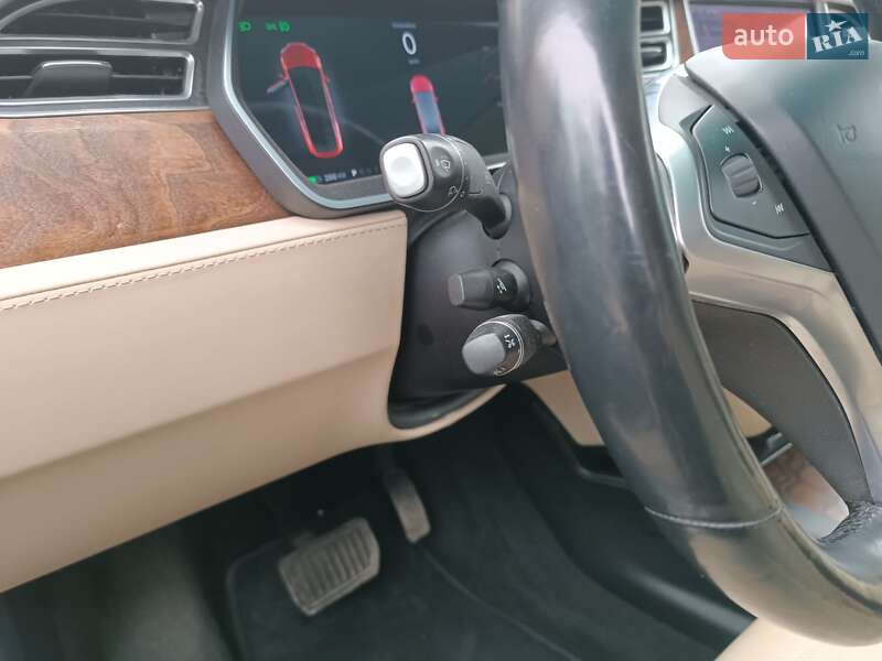 Внедорожник / Кроссовер Tesla Model X 2017 в Стрые