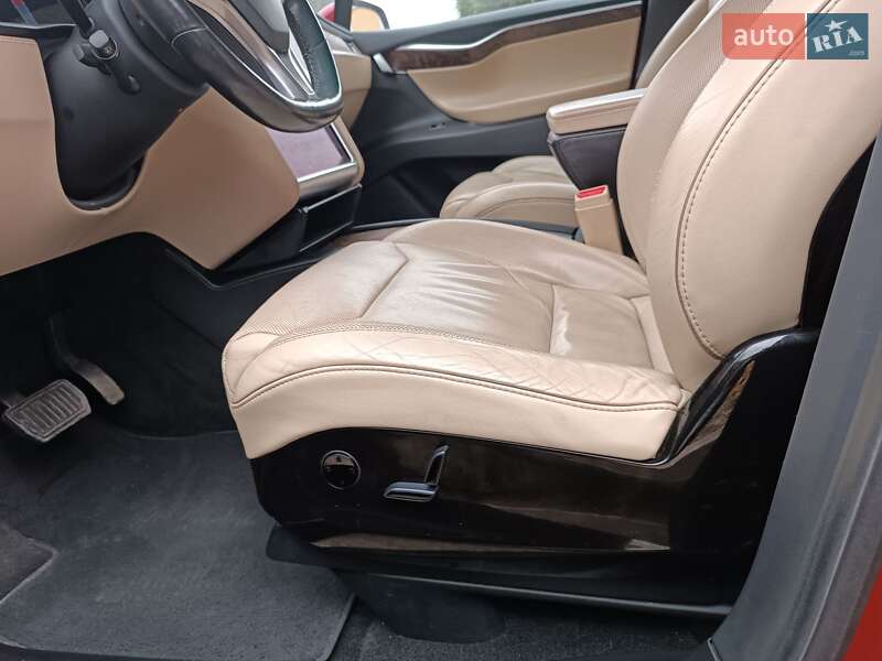 Внедорожник / Кроссовер Tesla Model X 2017 в Стрые