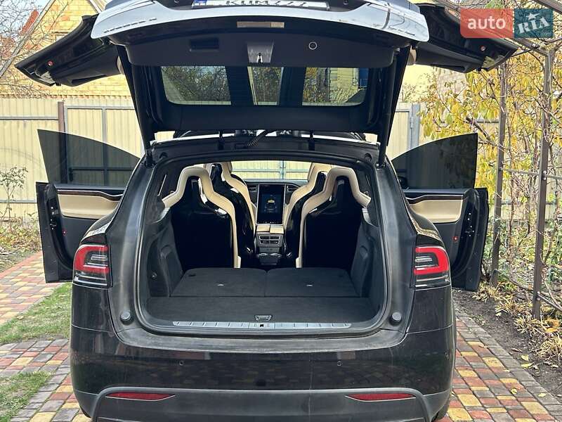 Внедорожник / Кроссовер Tesla Model X 2016 в Киеве