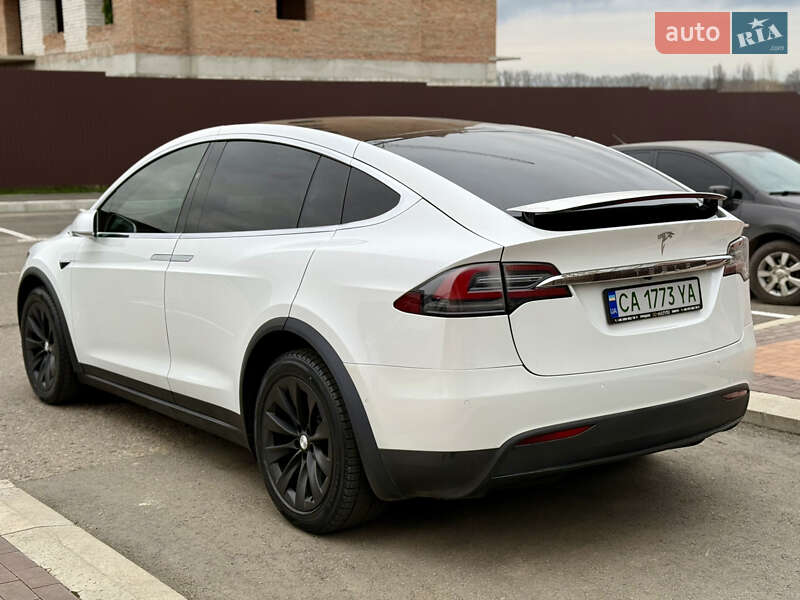 Позашляховик / Кросовер Tesla Model X 2019 в Умані