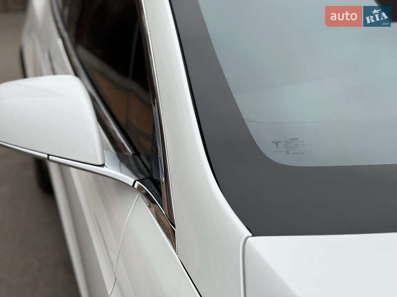 Позашляховик / Кросовер Tesla Model X 2019 в Умані