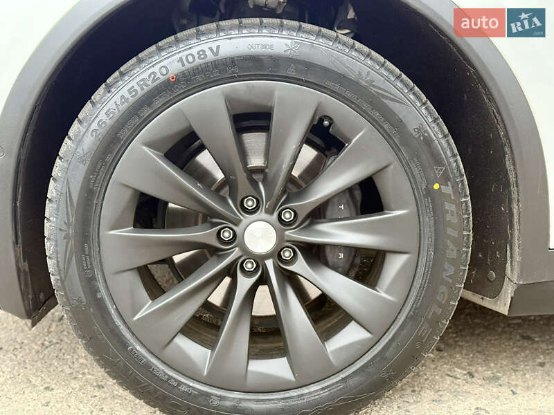 Позашляховик / Кросовер Tesla Model X 2019 в Умані