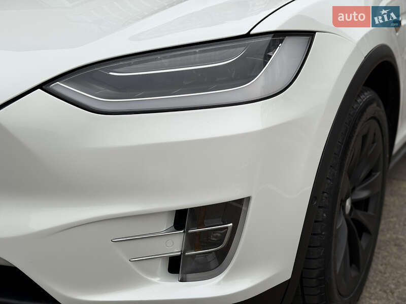 Позашляховик / Кросовер Tesla Model X 2019 в Умані