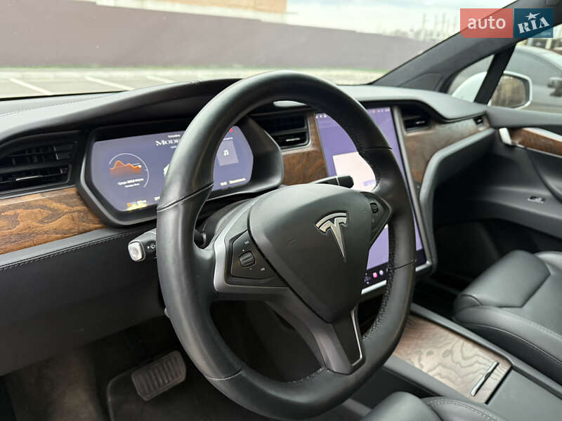Позашляховик / Кросовер Tesla Model X 2019 в Умані