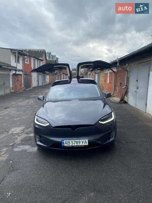 Позашляховик / Кросовер Tesla Model X 2016 в Вінниці