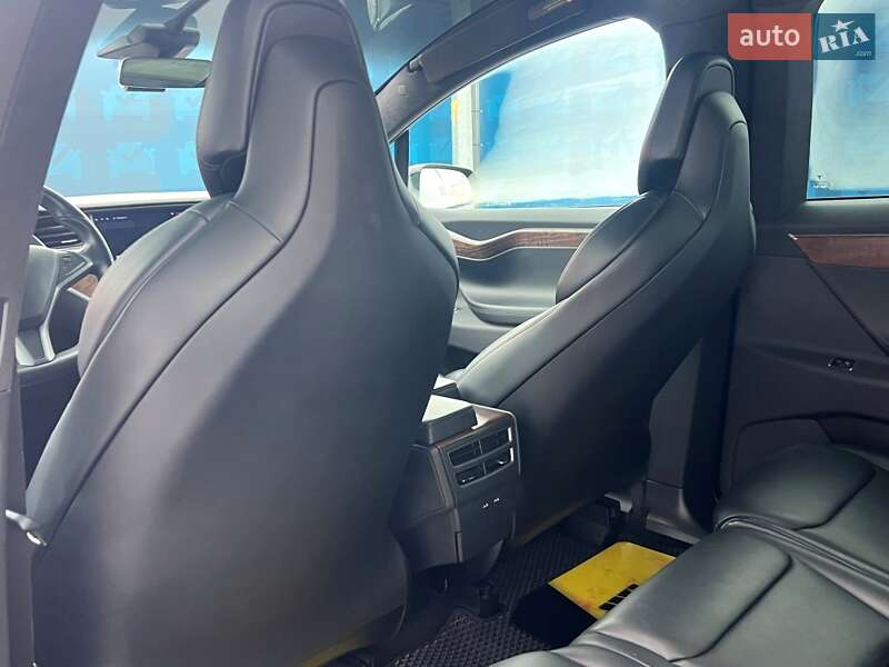 Внедорожник / Кроссовер Tesla Model X 2019 в Киеве