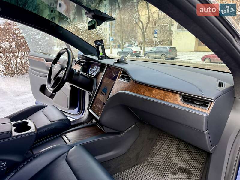 Внедорожник / Кроссовер Tesla Model X 2018 в Киеве